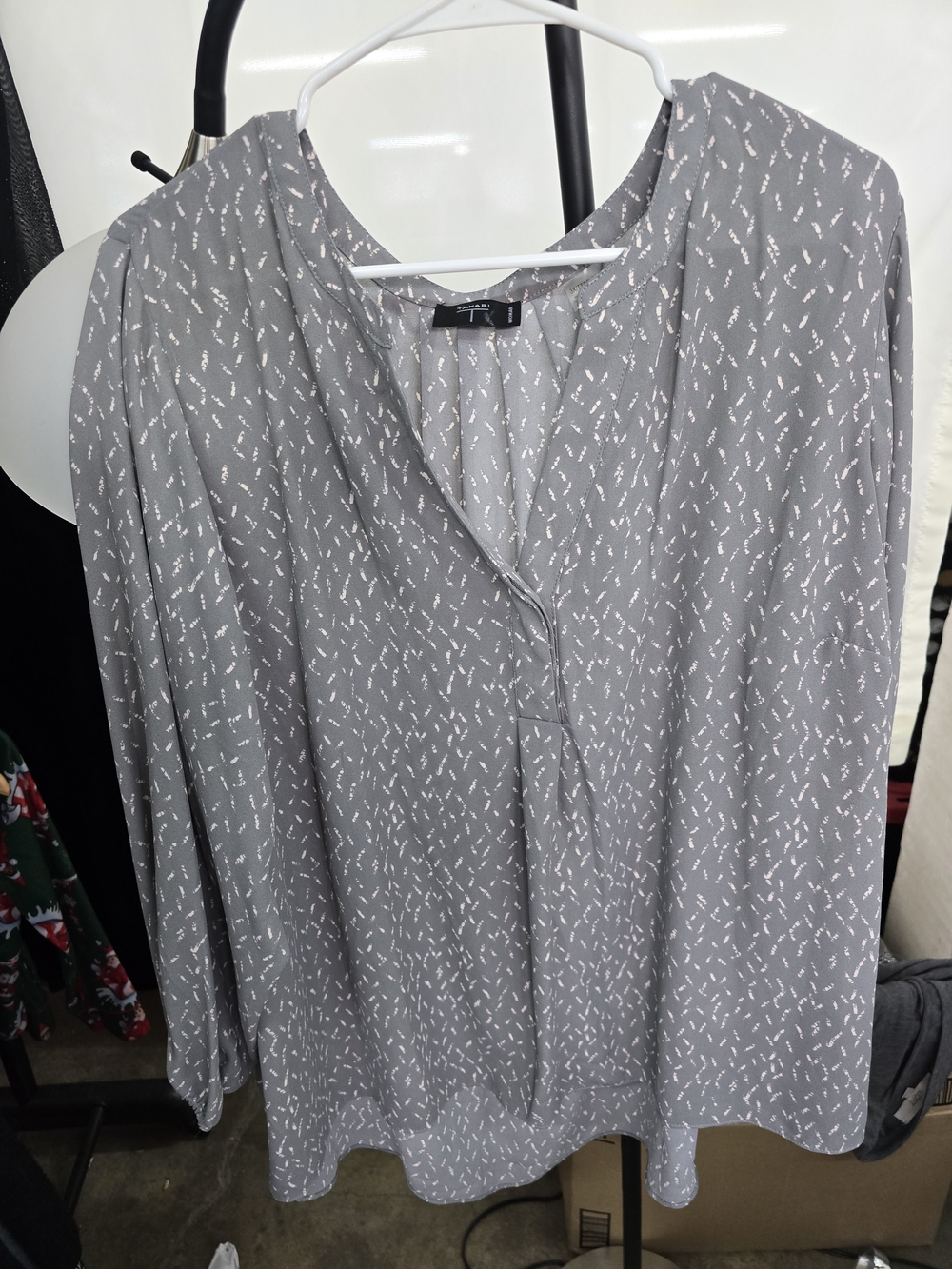 Tahari Light Gray Printed V-Neck Blouse